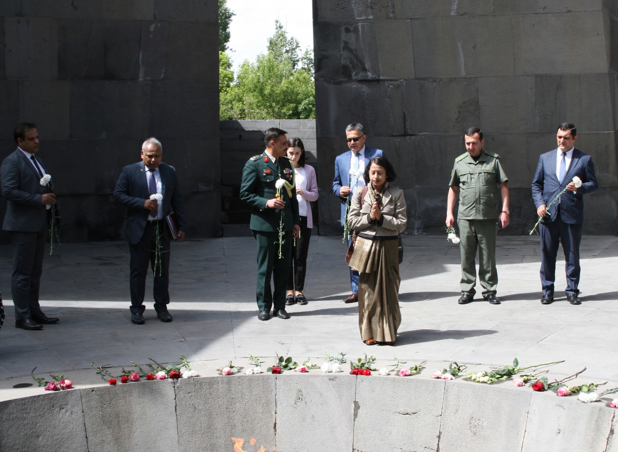 Hindistan Silahlı Kuvvetleri heyeti Ermeni Soykırımı Anıtını ziyaret etti