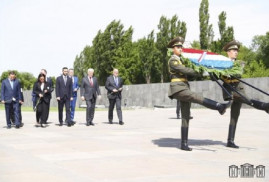 Lüksemburg Temsilciler Meclisi Başkanı heyeti Ermeni Soykırım Anıtı'nı ziyaret etti