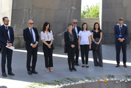 Fransa'nın Aix-en-Provence Belediye Başkanı Ermeni Soykırımı Anıtı'nı ziyaret etti