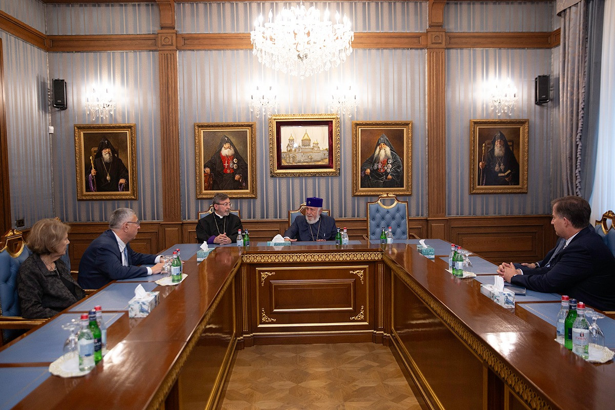 Tüm Ermeniler Katolikosu, Amerika Ermeni Asamblesi yöneticilerini kabul etti
