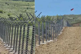 Ermenistan-Azerbaycan sınırında belirlenen bölgeye dikenli tel çitler çekildi