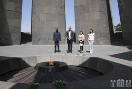Avusturyalı milletvekili Ermeni Soykırımı Anıt Kompleksini ziyaret etti