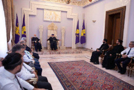 Tüm Ermenilerin Katolikosu, İstanbul Ermeni Patrikhanesi Beyoğlu Bölgesi'nin temsilcilerini kabul etti