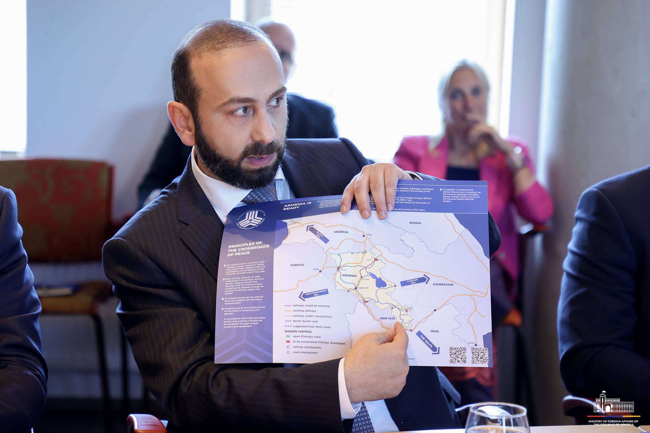 Ermenistan Dışişleri Bakanı barış anlaşmasının imzalanmasının önemini vurguladı