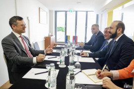 Ermenistan Dışişleri Bakanı Ukraynalı mevkidaşı ile görüştü