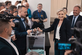 Fransa'da her üç seçmenden biri aşırı sağa oy verdi