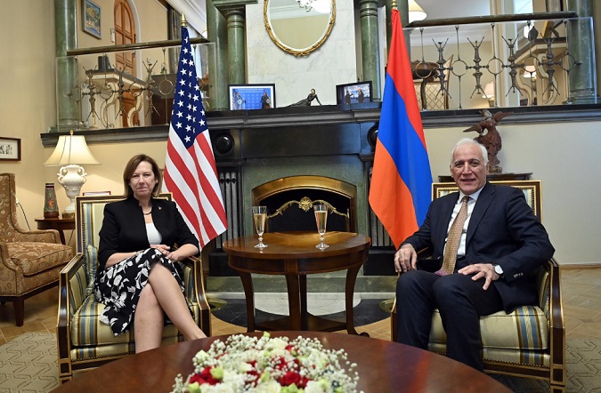 Ermenistan Cumhurbaşkanı, ABD Bağımsızlık Günü vesilesiyle ABD'nin Ermenistan Büyükelçisi'ni ziyaret etti