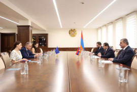Ermenistan Savunma Bakanı ve AB Büyükelçisi güvenlik konularına değindi