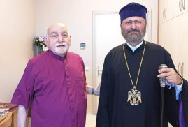 Patrik Maşalyan Hastanesi'nde kalan Başepiskopos Bekçiyan'ı ziyaret etti