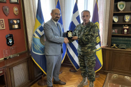 Ermenistan'ın Yunanistan Büyükelçisi  NATO Generali ile bir araya geldi