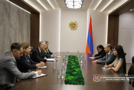 Armen Grigoryan  Lui Bono ile Ermenistan ile Azerbaycan arasında ilişkilerin normalleşme sürecini ele aldı