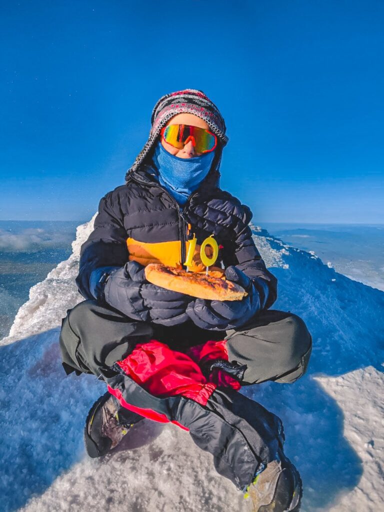 10 yaşındaki Ermeni çocuk Ararat Dağı'nın en genç dağcı oldu (Foto)