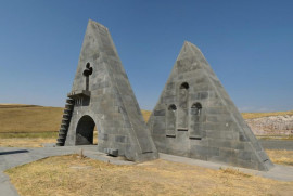 Azerbaycan, Karabağ'daki "Büyük ve Küçük Syunik" anıtını yıktı (Foto)