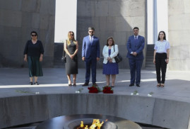 Uruguay Temsilciler Meclisi Başkanı ve Başkan Yardımcısı Ermeni Soykırımı Anıtı'nı ziyaret etti