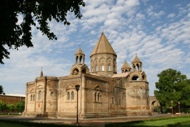 Ermenistan'daki Eçmiadzin Ana katedrali UNESCO Dünya Mirası Listesi'nde (Video)