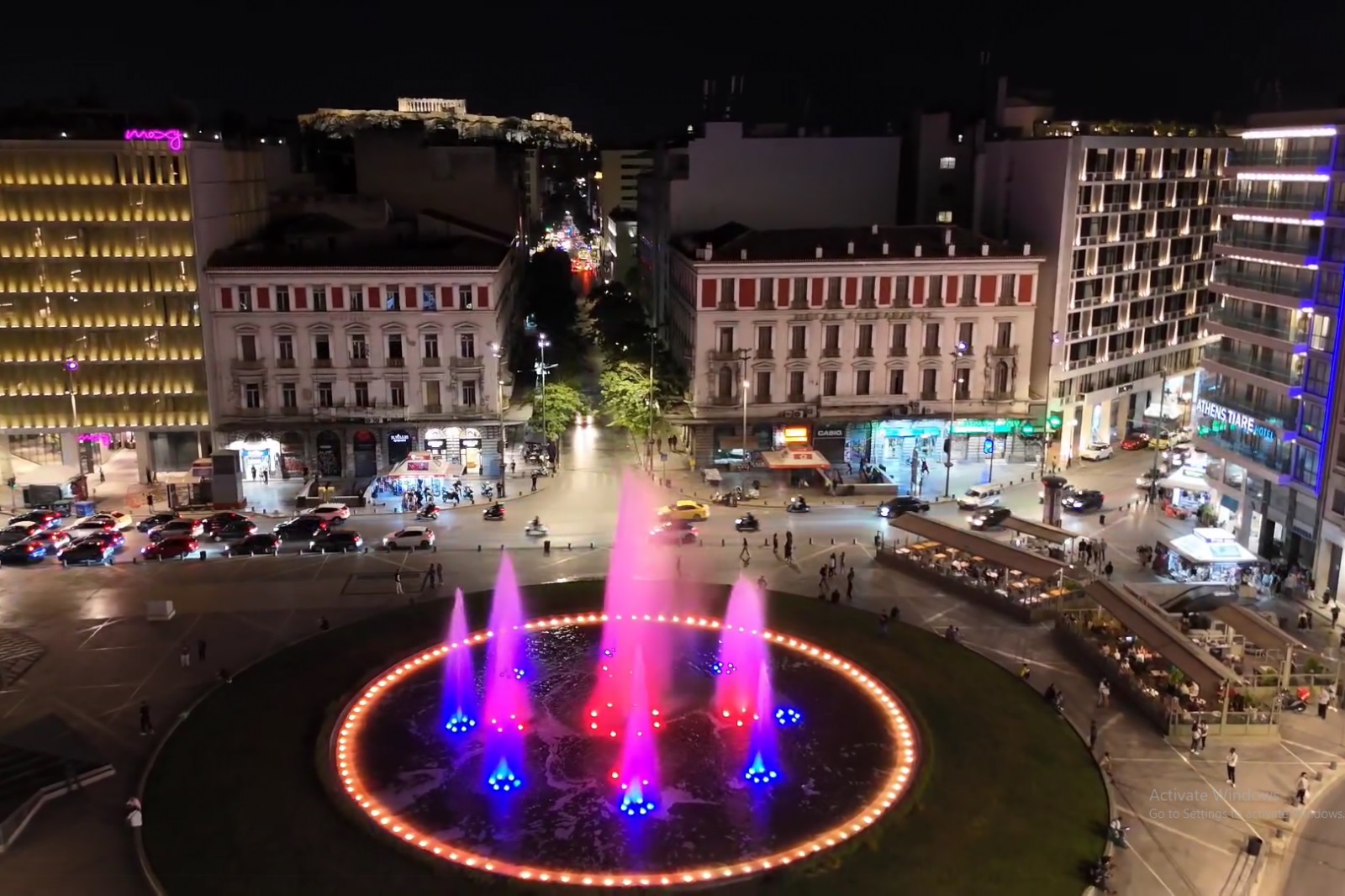 Atina'nın meydan çeşmeleri Ermeni bayrağının renklerine boyandı