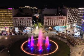 Atina'nın meydan çeşmeleri Ermeni bayrağının renklerine boyandı