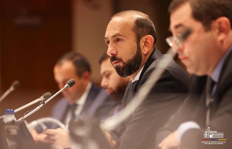 Mirzoyan: Sebebini bilmiyorum, ama Azerbaycan Barış Anlaşmasını imzalamakta tereddüt ediyor