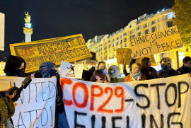 Eko-aktivist Greta Thunberg Tiflis'te COP29'a karşı protestoya öncülük ediyor