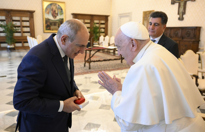 Paşinyan, Papa Francis'e  Ermenistan-Azerbaycan barış sürecindeki son gelişmeler hakkında bilgi verdi