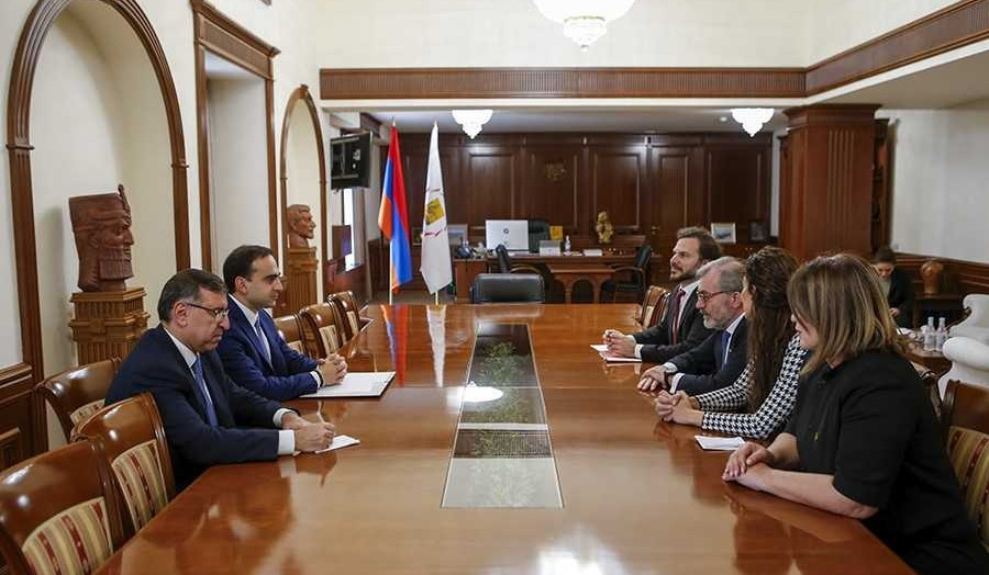 Yerevan Belediye Başkanı ile yeni atanan İspanya Büyükelçisi bir araya geldi