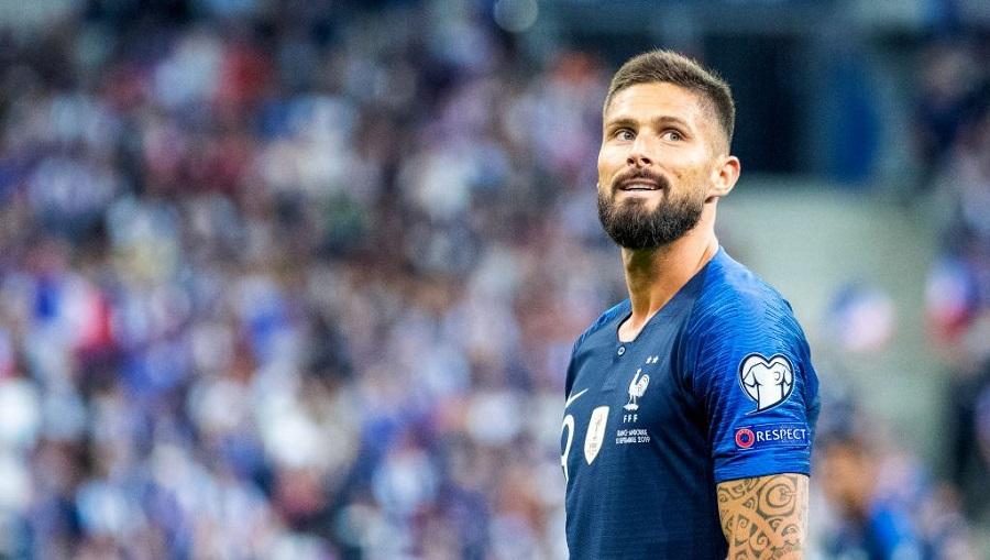 Fransız futbolcu Giroud formasını Ermeni hayır kurumu müzayedesine bağışladı