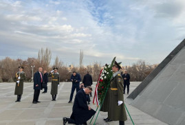 Polonya Cumhurbaşkanı Andrzej Duda, Yerevan'daki Ermeni Soykırımı Anıtı'nı ziyaret etti