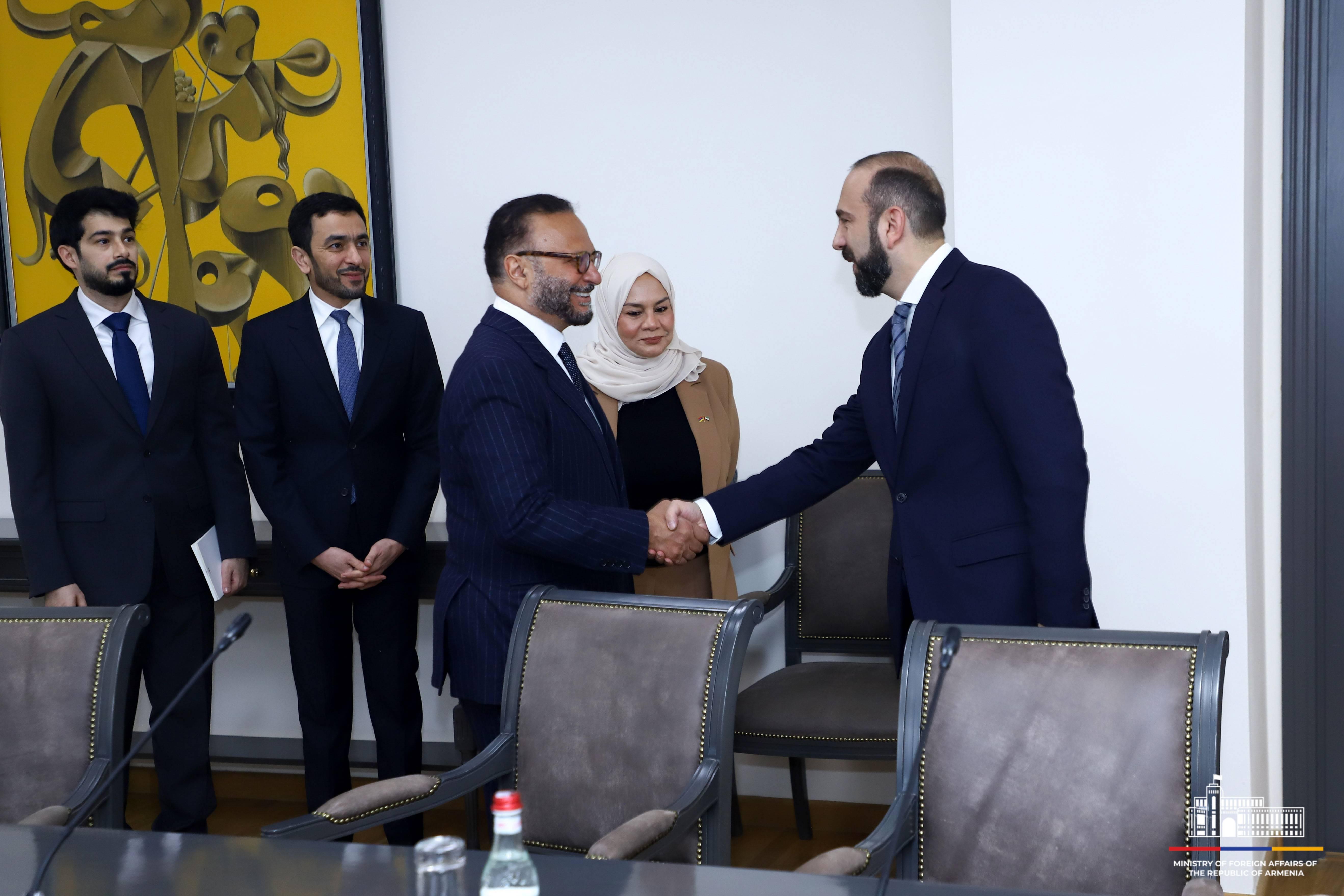 Ermenistan Dışişleri Bakanı, BAE Cumhurbaşkanı Danışmanı ile ikili siyasi gündemdeki konuları görüştü