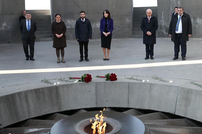 Gürcistan Dışişleri Bakanı Ermeni Soykırımı anıt kompleksini ziyaret etti