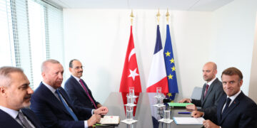 Cumhurbaşkanı Recep Tayyip Erdoğan, Birleşmiş Milletler (BM) 80. Genel Kurulu dolayısıyla bulunduğu ABD'nin New York kentinde Cumhurbaşkanı Emmanuel Macron ile bir araya geldi. Görüşmede, Dışişleri Bakanı Hakan Fidan ve Milli İstihbarat Teşkilatı (MİT) Başkanı İbrahim Kalın ile Fransa Avrupa ve Dışişleri Bakanı Jean-Noel Barrot da yer aldı. ( TCCB / Murat Kula - Anadolu Ajansı )
