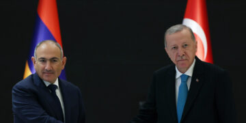 Cumhurbaşkanı Recep Tayyip Erdoğan, Şanghay İşbirliği Örgütünün 25. Devlet Başkanları Konseyi Zirvesi için bulunduğu Çinde Ermenistan Başbakanı Nikol Paşinyan ile görüştü.