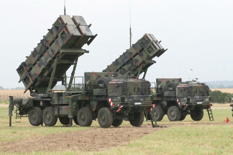 ABD Savunma Bakanlığı (Pentagon), Washingtonın Türkiyeye 3,5 milyar dolar değerindeki 80 adet Patriot tipi GEM-T füzesi ve 60 diğer hava ve füze savunma sistemlerinin satılmasını onayladığını açıkladı.