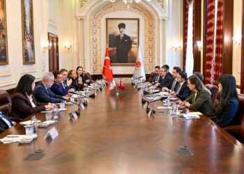 Adalet Bakanı Akın Gürlek, KKTC İçişleri Bakanı Dursun Oğuz ve heyetiyle Bakanlık'ta bir araya geldi.  ( Adalet Bakanlığı - Anadolu Ajansı )