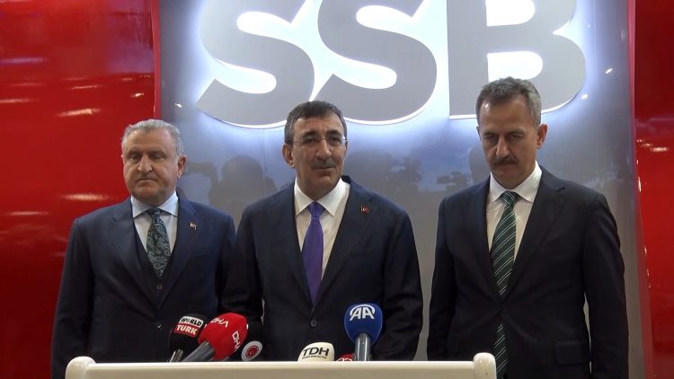 CUMHURBAŞKANI YARDIMCISI CEVDET YILMAZ, İSTANBUL’DA DÜZENLENEN SAHA EXPO ULUSLARARASI SAVUNMA, HAVACILIK VE UZAY SANAYİ FUARI’NDA AÇIKLAMALARDA BULUNDU (/İSTANBUL-İHA)