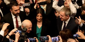 TBMM Başkanı Numan Kurtulmuş 23 Nisan Milli Egemenlik ve Çocuk Bayramı ve Meclisin 106ncı yılı dolayısıyla resepsiyon verdi. Resepsiyona Cumhurbaşkanı Erdoğan, CHP Genel Başkanı Özgür Özel, MHP lideri Bahçeli, Bakanlar, Milletvekilleri ve davetliler katıldı.