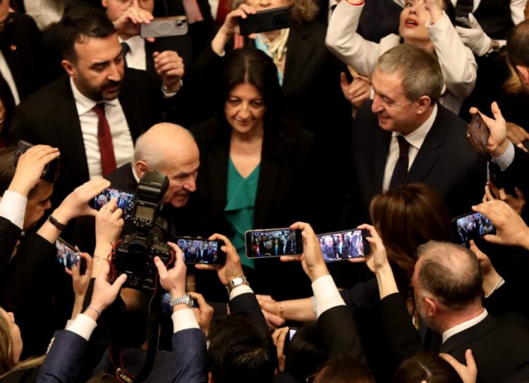 TBMM Başkanı Numan Kurtulmuş 23 Nisan Milli Egemenlik ve Çocuk Bayramı ve Meclisin 106ncı yılı dolayısıyla resepsiyon verdi. Resepsiyona Cumhurbaşkanı Erdoğan, CHP Genel Başkanı Özgür Özel, MHP lideri Bahçeli, Bakanlar, Milletvekilleri ve davetliler katıldı.